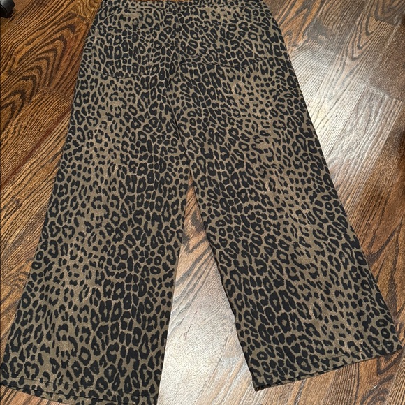 **NWOT** Cheetah Print Wide Leg Pant - Picture 5 of 7